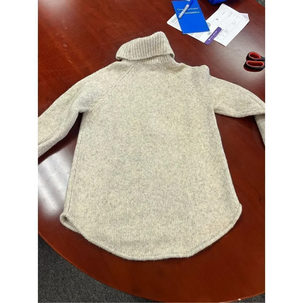 Michael Kors Soft feathered Gray & Tan Rounded Hem Turtleneck Sweater sz M EUC